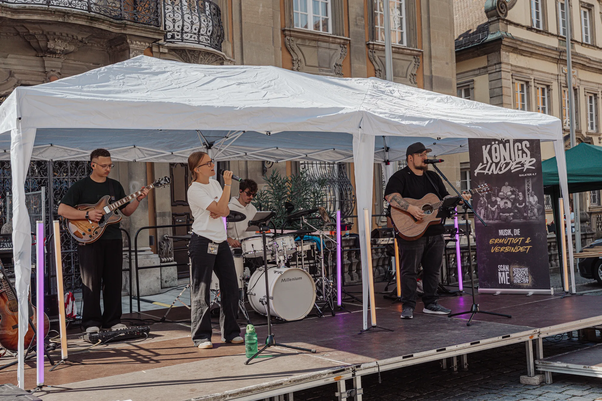 Königskinder auf der Bühne beim Jesus Move auf dem Marktplatz in Schwäbisch Hall